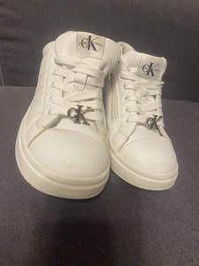 Calvin Klein vabaajajalats s:35 (1 foto / 4)