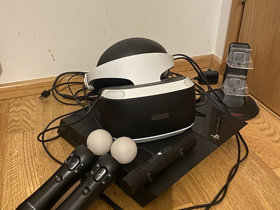 Игровая консоль Sony PS4 и набор VR