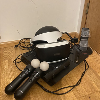 Игровая консоль Sony PS4 и набор VR