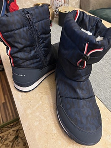 Новые зимние сапоги Hilfiger (1 фото из 3)