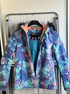 Зимняя куртка (3 фото из 3)