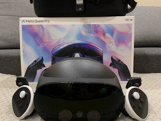 Meta Quest Pro + Meta Quest Pro full light blocker