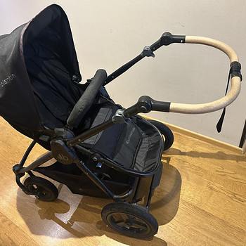 Käru Bumbleride Era must (2020 a)