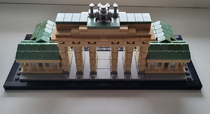 Lego Бранденбургские ворота (3 фото из 3)