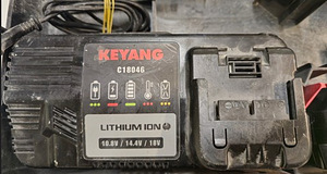 Шуруповерт Keyang ASD-1800L + Аку 5,0Ач + Зарядка + Чемодан (7 фото из 7)