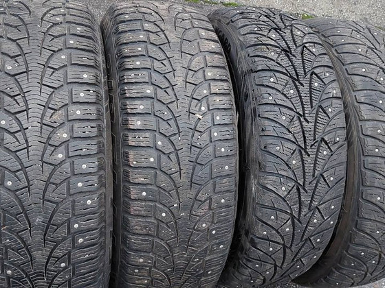 16" шипованные шины Pirelli 215 65 16 4шт