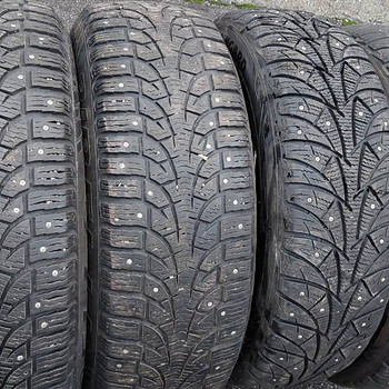 16 " Pirelli naelrehvid 215 65 16 4tk