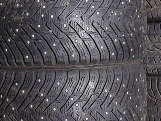18" шипованные шины Nokian 255 40 18 4шт