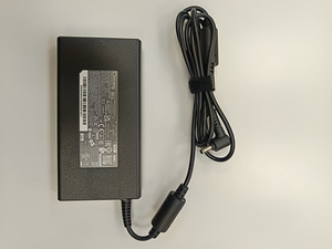 MSI 180w sülearvuti originaallaadija (1 foto / 3)