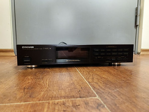 Pioneer F-449 AM/FM Digital Synthesizer Tuner (1 фото из 3)