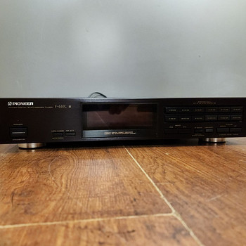 Pioneer F-449 AM/FM Digital Synthesizer Tuner