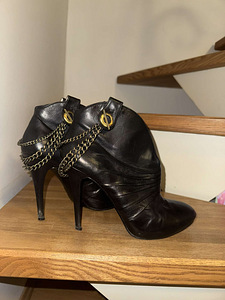 Guess , nahk suurus 38 (1 foto / 5)