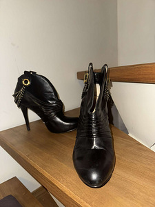 Guess , nahk suurus 38 (5 foto / 5)