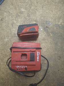 HILTI Аккомуляторная дрель (3 фото из 3)