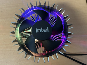 Intel RGB кулер (2 фото из 5)