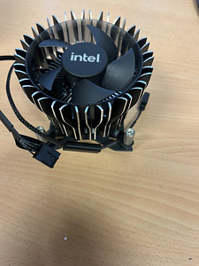Intel RGB кулер (4 фото из 5)