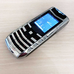 Vertu с двумя SIM-картами, кнопочный телефон, двухсимочный (4 фото из 10)