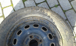 GOODYEAR ULTRA GRIP 400 185/65/R14 TALVEREHVID (1 foto / 2)