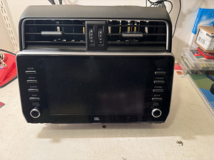 Multimeedia Toyota Land Cruiser 150 2020- (1 foto / 4)