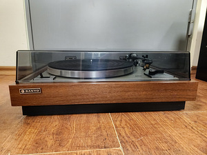 Sanyo TP 625 UM HiFi Automatic Stereo Turntable (2 foto / 4)
