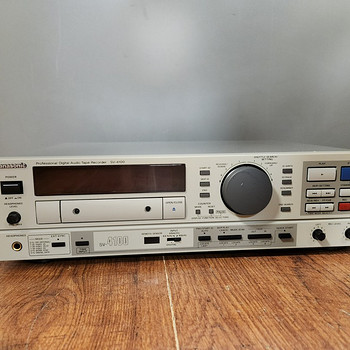 Panasonic SV-4100 Digital Audio Tape Recorder