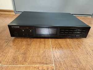 Pioneer F-757 AM/FM Digital Synthesizer Tuner (2 фото из 3)