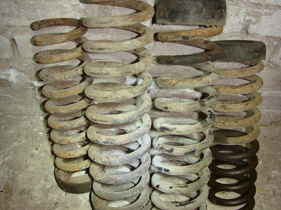 Mercedes S124, 2,5 D vedrude komplekt