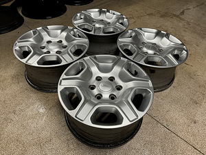17" оригинальные диски Ford 6x139,7 +датчики (1 фото из 7)