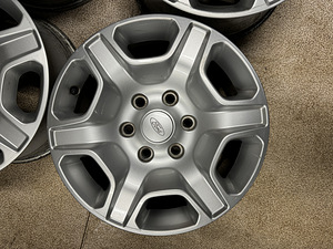 17" оригинальные диски Ford 6x139,7 +датчики (4 фото из 7)