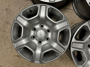 17" оригинальные диски Ford 6x139,7 +датчики (6 фото из 7)