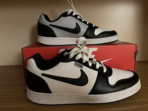 Кроссовки Nike р.42 (1 фото из 3)