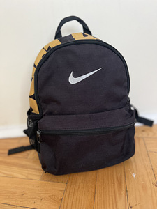 Маленький рюкзак Nike (1 фото из 4)