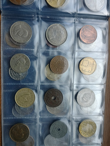 Монеты (2 фото из 3)