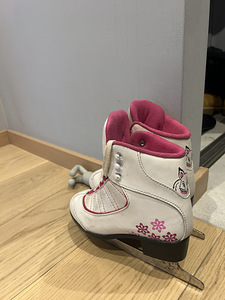 Детские коньки (3 фото из 6)