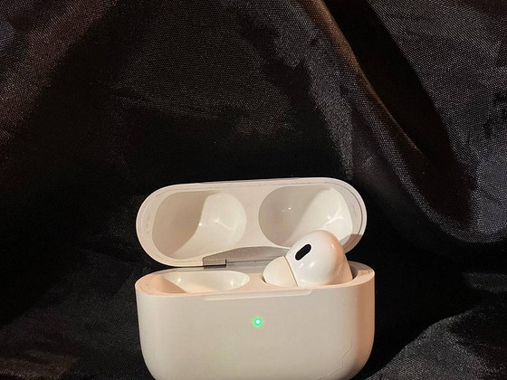 Наушники AirPods