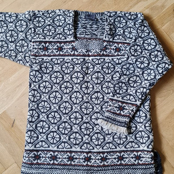 UUS täisvillast kampsun