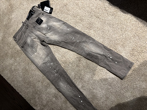 Dsquared2 Jeans (2 фото из 3)