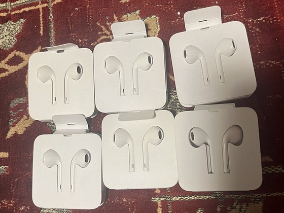 Apple EarPods Lightning, Aux