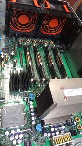 Сервер DELL PowerEdge 1900 (2 фото из 10)