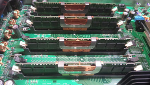 Сервер DELL PowerEdge 1900 (3 фото из 10)