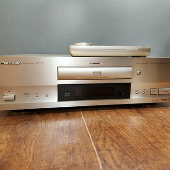 Pioneer DV-717 CD-DVD Player