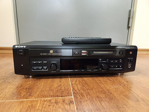 Sony MXD-D3 Compact Disc/MiniDisc Player (1 фото из 3)