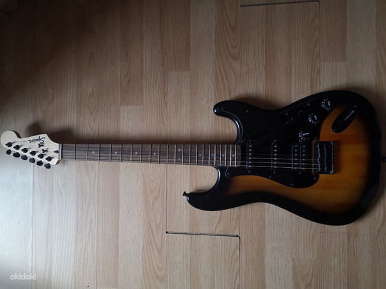 Продам гитарный набор Squier