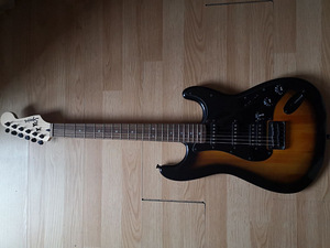 Parduodu gitaros komplektą Squier (1 nuotrauka iš 10)
