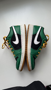 Air Jordan (2 фото из 3)
