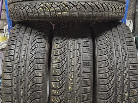 Pirelli P Zero Winter 235/60R20