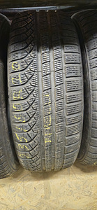 Pirelli P Zero Winter 235/60R20 (2 foto / 3)