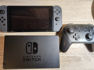 Nindendo switch (ЧЕРНЫЙ) б/у. (2 фото из 4)