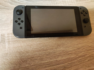 Nindendo switch (ЧЕРНЫЙ) б/у. (4 фото из 4)