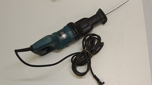 Сабельная пила Makita JR3050 (3 фото из 5)